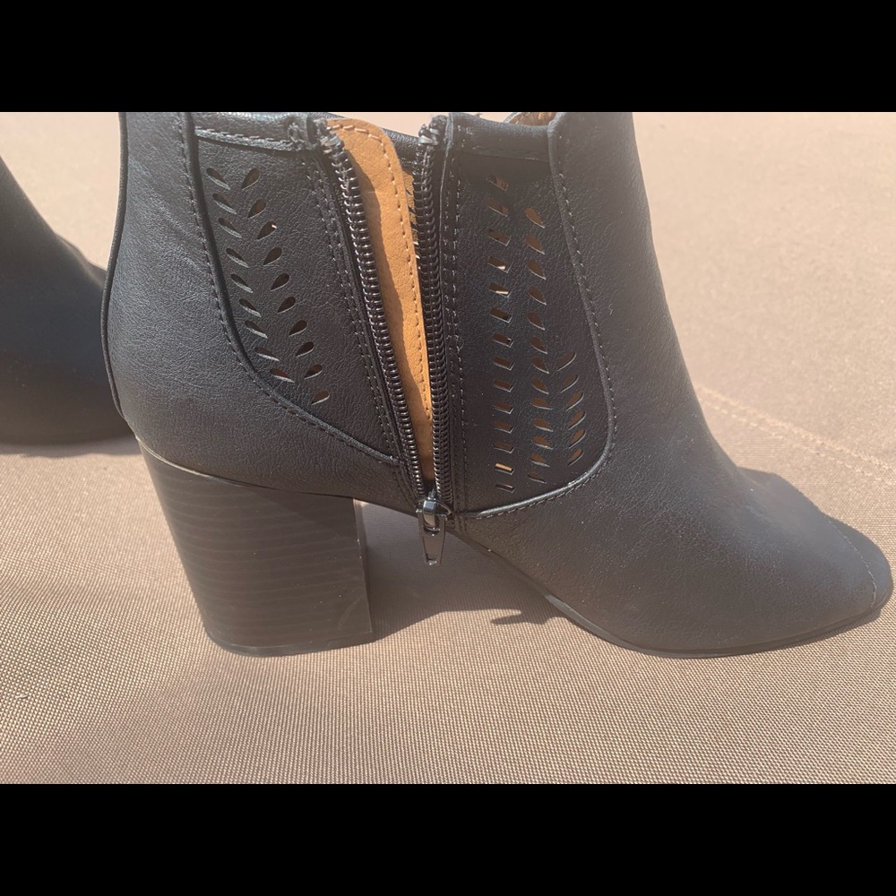 DSW open toe shoe boots size 8 1/2.
